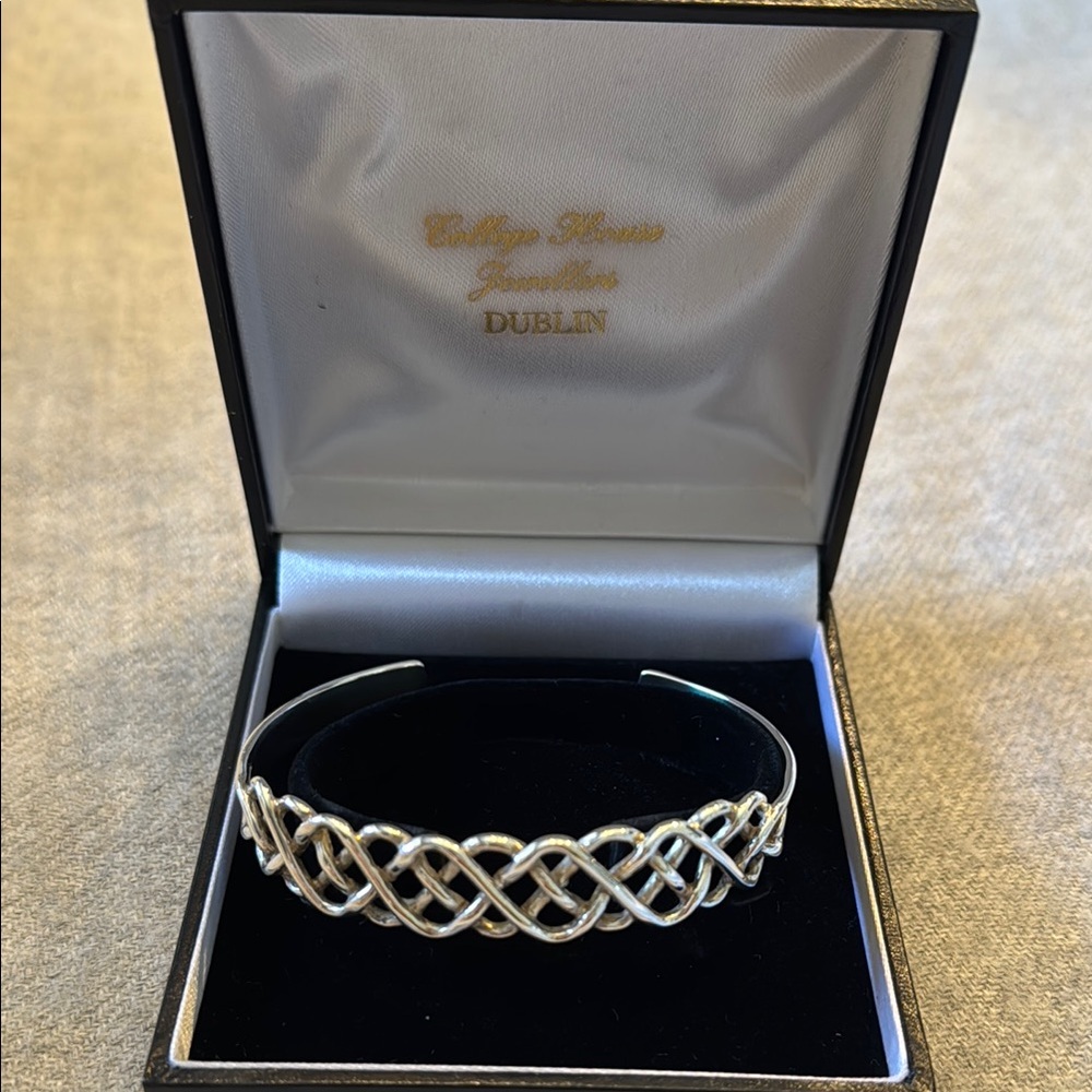 Elegant Silver Bracelet- College House Jewellers Dublin